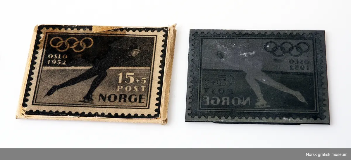 Klisjé med rastrert kopi av norske frimerker med Oslo-OL 1952 som motiv. Som valør står det "15 + 5" på frimerket.