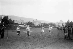 Pokalkonkurranse på Sportsplassen. Løping, Mjøsbyene og Elve