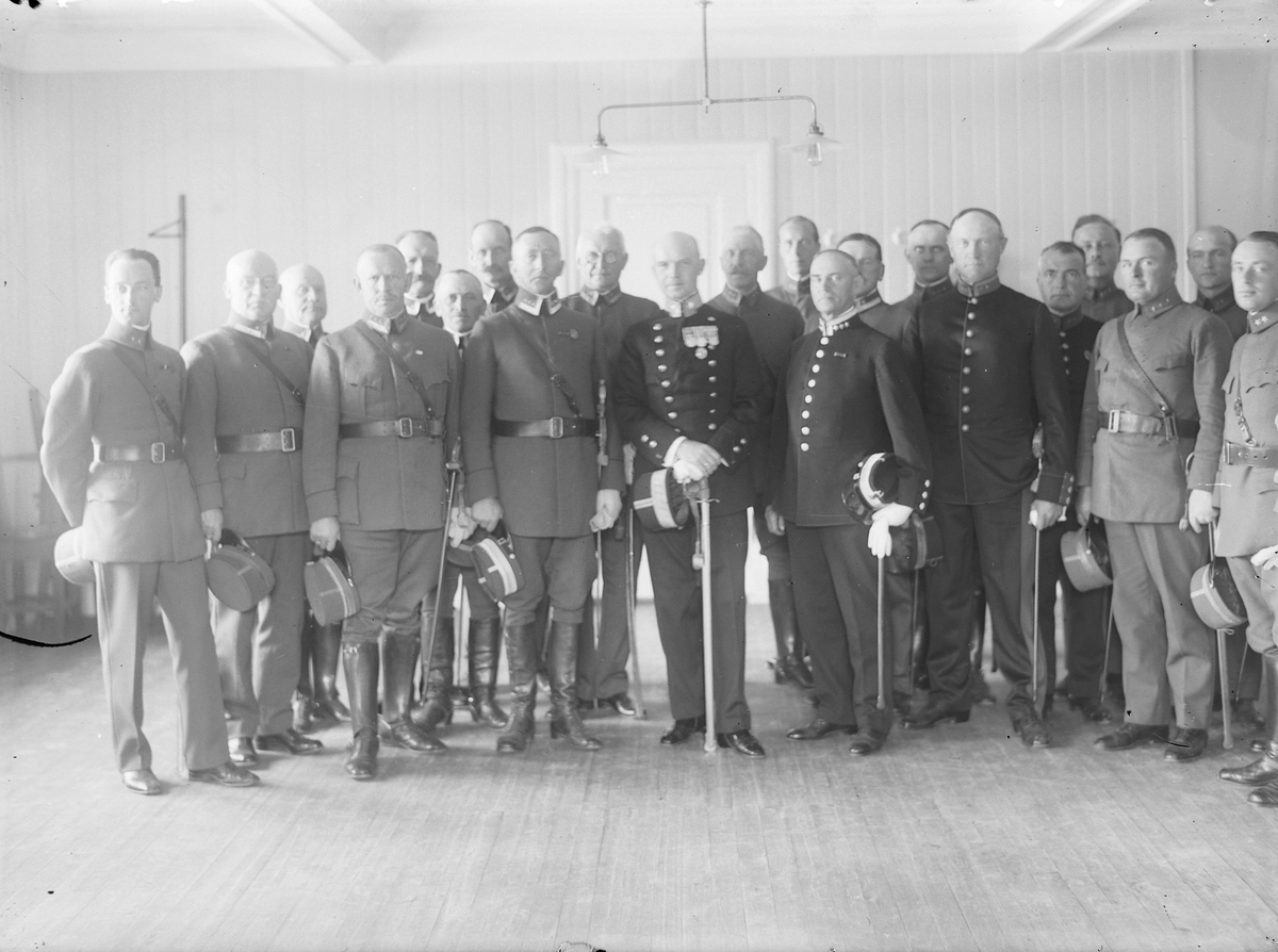 Generalmajor Hans Wilhelm L'orange ved tiltredelsen sammen med andre offiserer