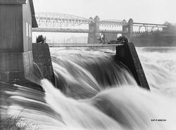 Sarpsfossen, fotografert seinhøstes 1926.  Fotografiet er ta