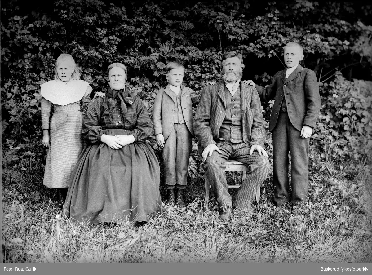 Kjøstol? Raaen med famile
Eiker 1898