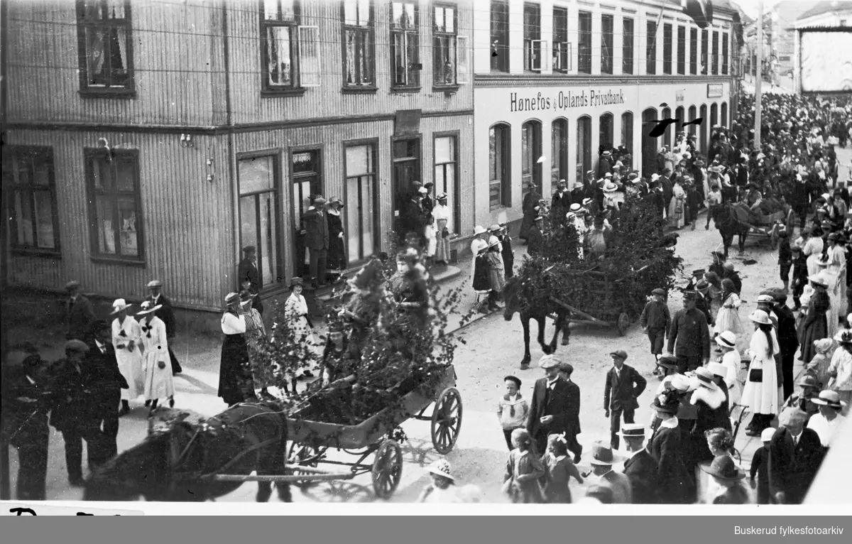 Barnehjelpsdagen  i Storgaten

ca. 1915
