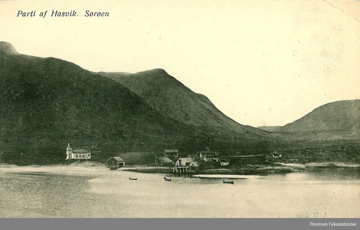Postkort med motiv av Hasvik på Sørøya. Kortet har ingen tekst eller poststempel. Kortet er nok fra 1905-1915.