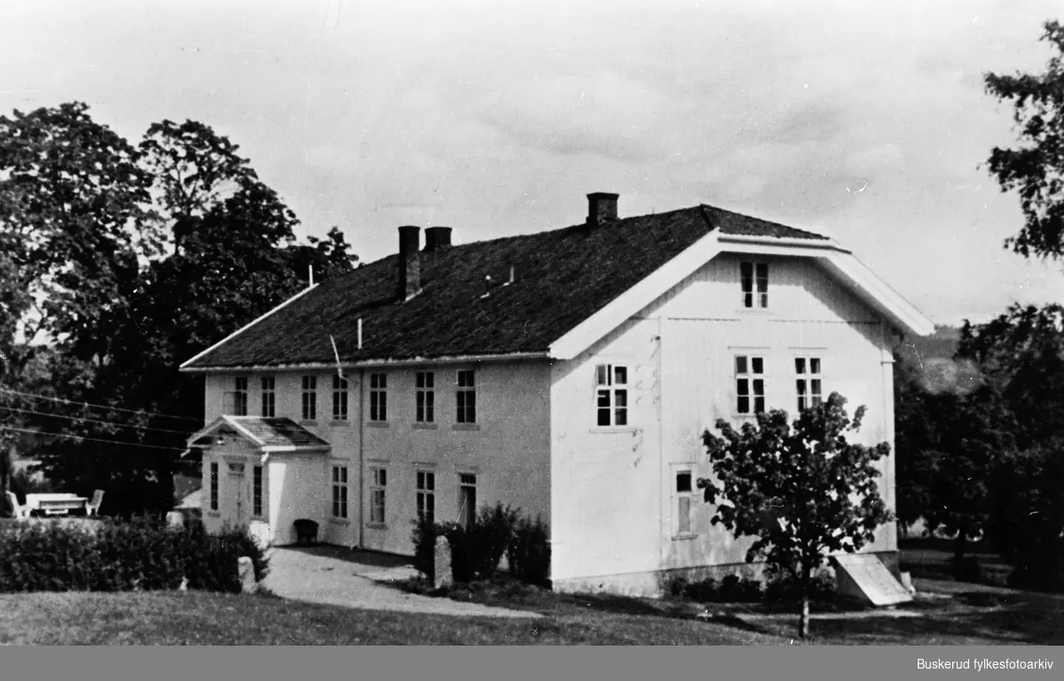 Hovedbygningen på Berg gård før brannen i 1949 Sokna - Buskerud ...