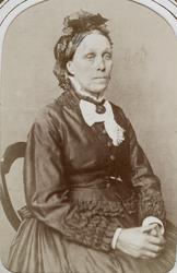 :: 
Visittkortalbum RM 479 fra Hverven gård gitt av O.H. Wa