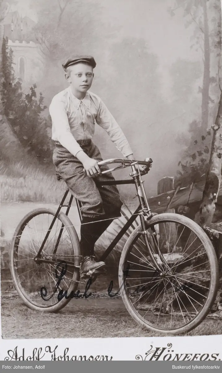 Gutt på sykkel
