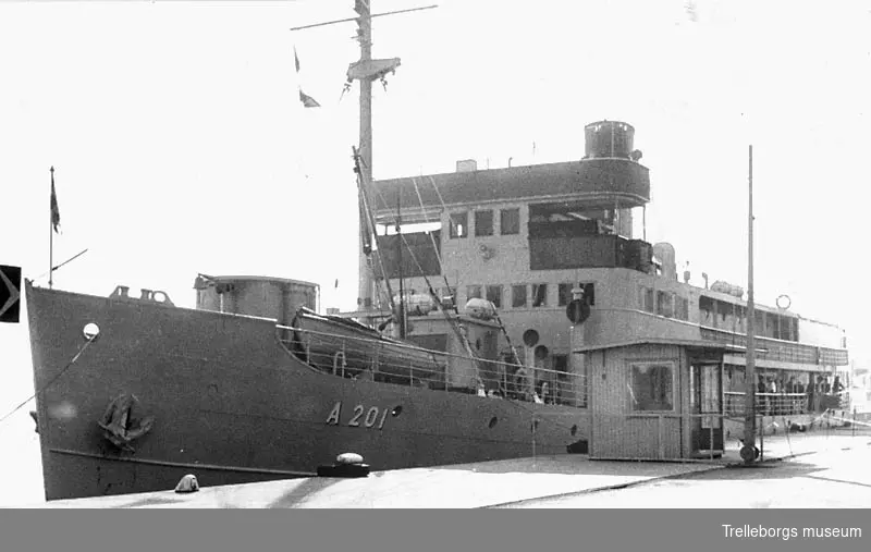 Örlogsbesök i Trelleborgs hamn. HMS Marieholm, svenska marinens stabsfartyg.