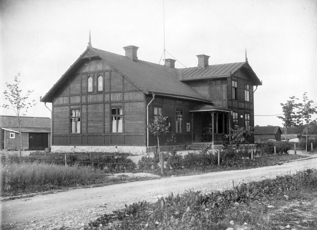 Godtemplarlokalen logen Hammarfeldt, Storgatan 23, Grillby, Uppland, vy från öster, tidigast 1896.
