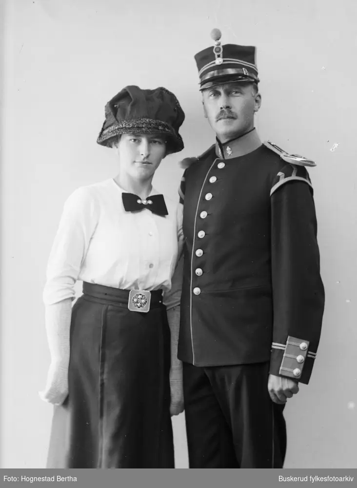 Pedersen med kone fra Hvalsmoen
militær