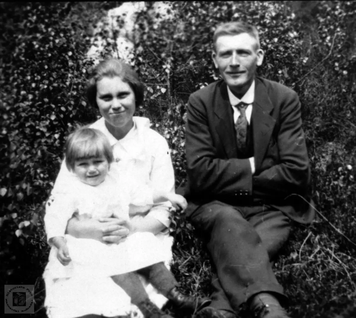 Familie. Olga og Johan Hunsdal med Bergliot.