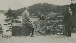 Album fra 1929-1943. Fra venstre ukjent, til høyre sannsynli