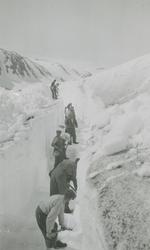 Album fra 1929-1943. I følge merking:  "Strynslinjen. Skjåkf