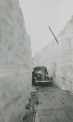 Album fra 1929-1943. Strynslinjen.   "Skjåkfjellvegens snery