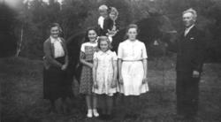 Hjemme på Gamnes hos familien Johansen i Tverrelvdalen. Fami