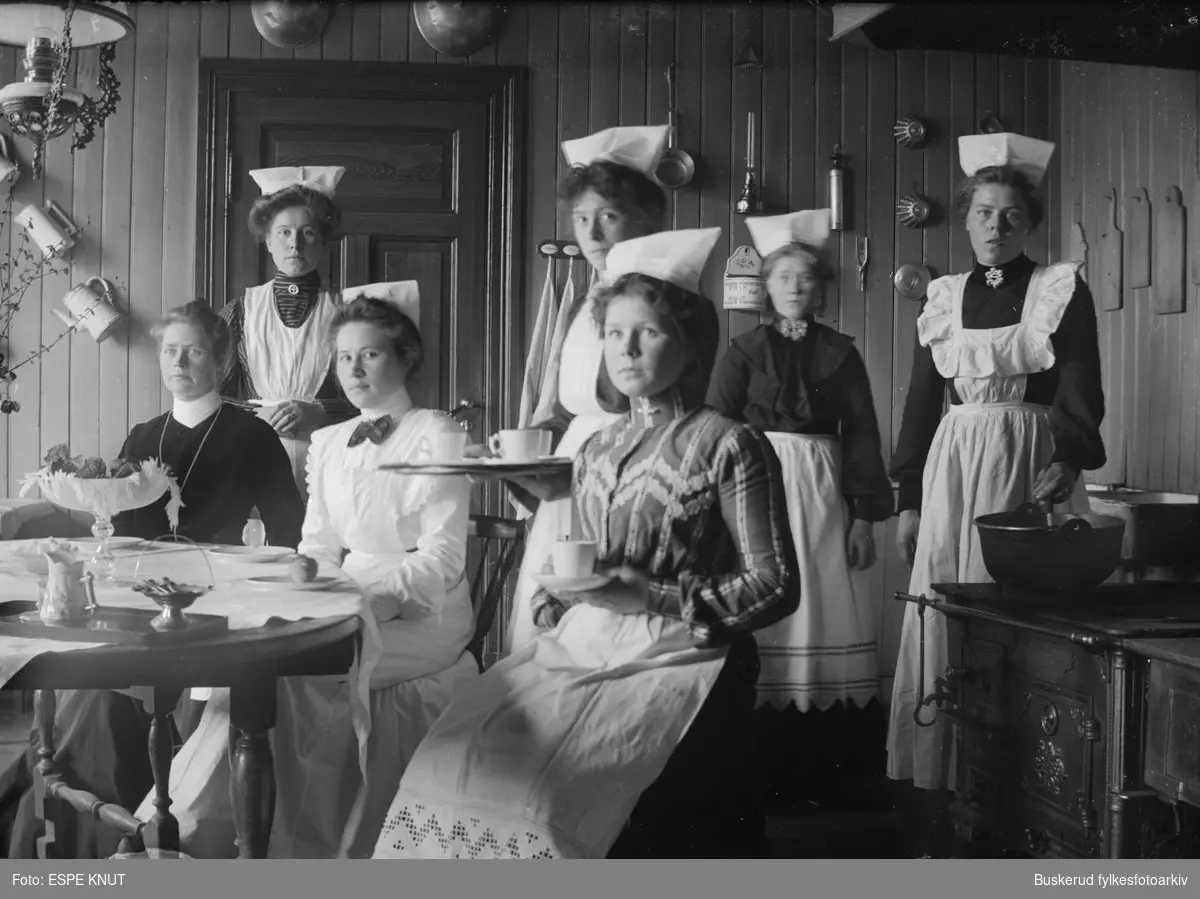 Hønefoss folkeskole
skolekjøkken
1900