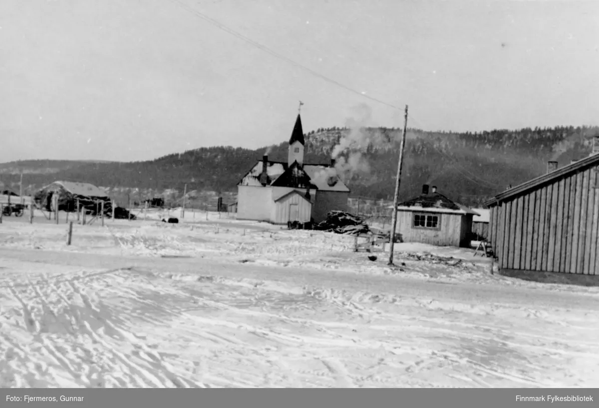 Karasjok kirke fotografert en påskedag i 1947.