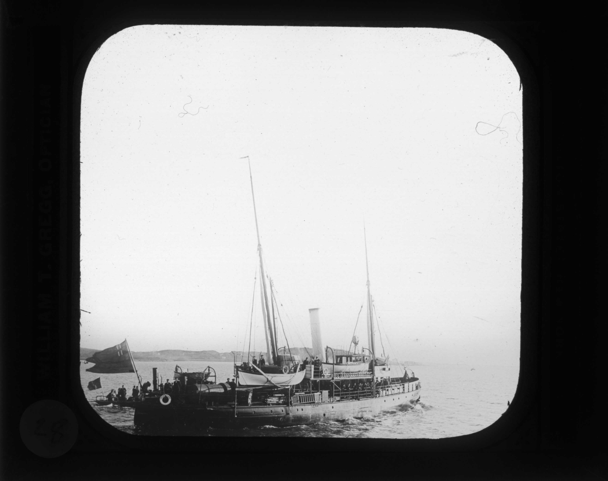 HMS Svensksund lämnar Göteborg för Spetsbergen.
