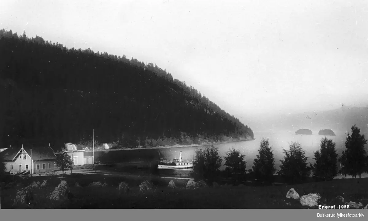 D/S Tyrifjord legger til kai ved Svangstrand brygge
Tyrifjorden
1920