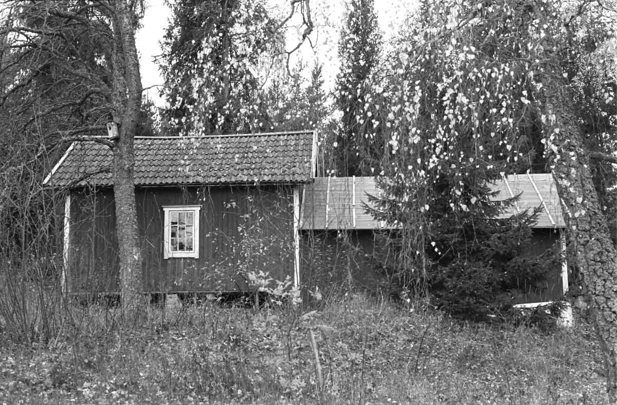 Uthus, Helgesta 3:3, Skogs-Tibble socken, Uppland 1985