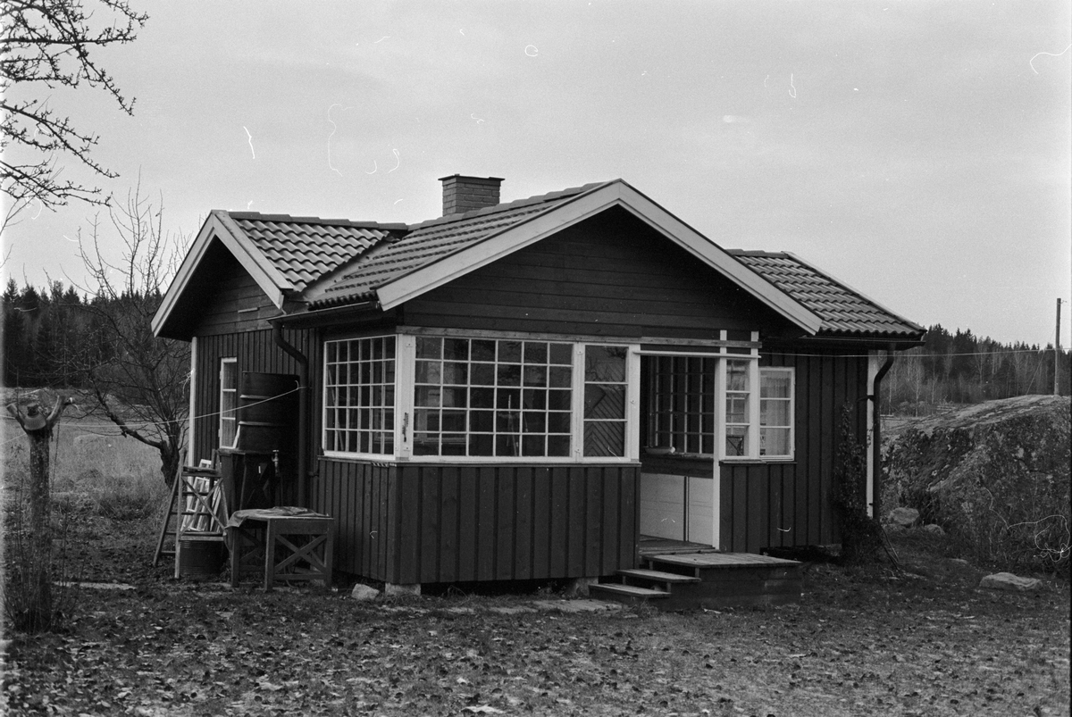 Bostadshus, Tjälinge 2:4, Glädjen, Skogs-Tibble socken, Uppland 1985