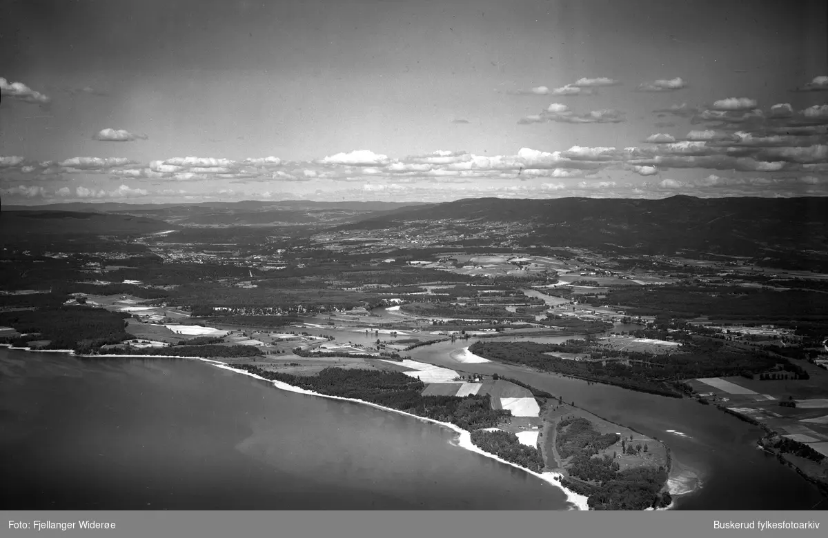 Storelvas utløp ved Averøya. Helgelandsmoen, Mælingen, Storfjorden, Onsaker
1947