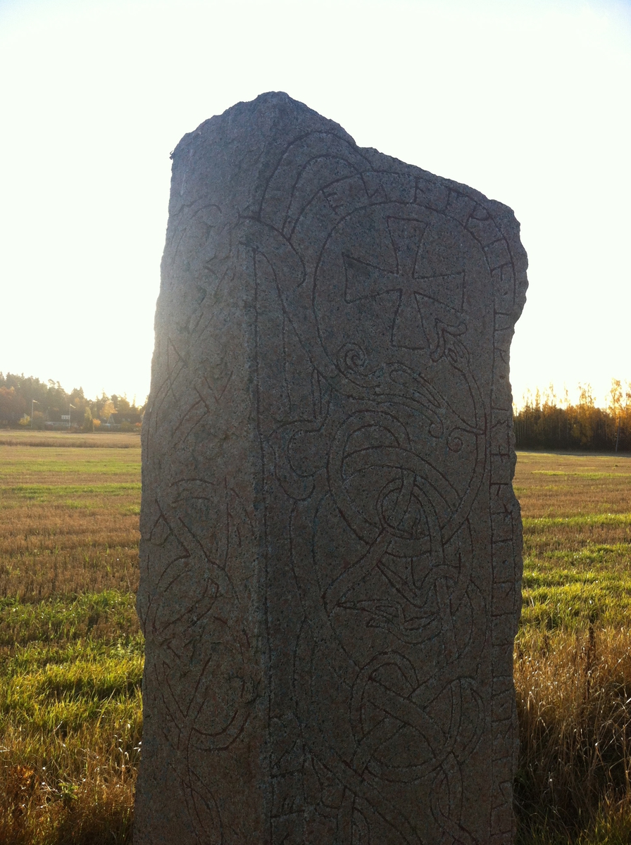 Arkeologisk förundersökning, runsten U1092, Nyvla, Bälinge socken, Uppland 2013