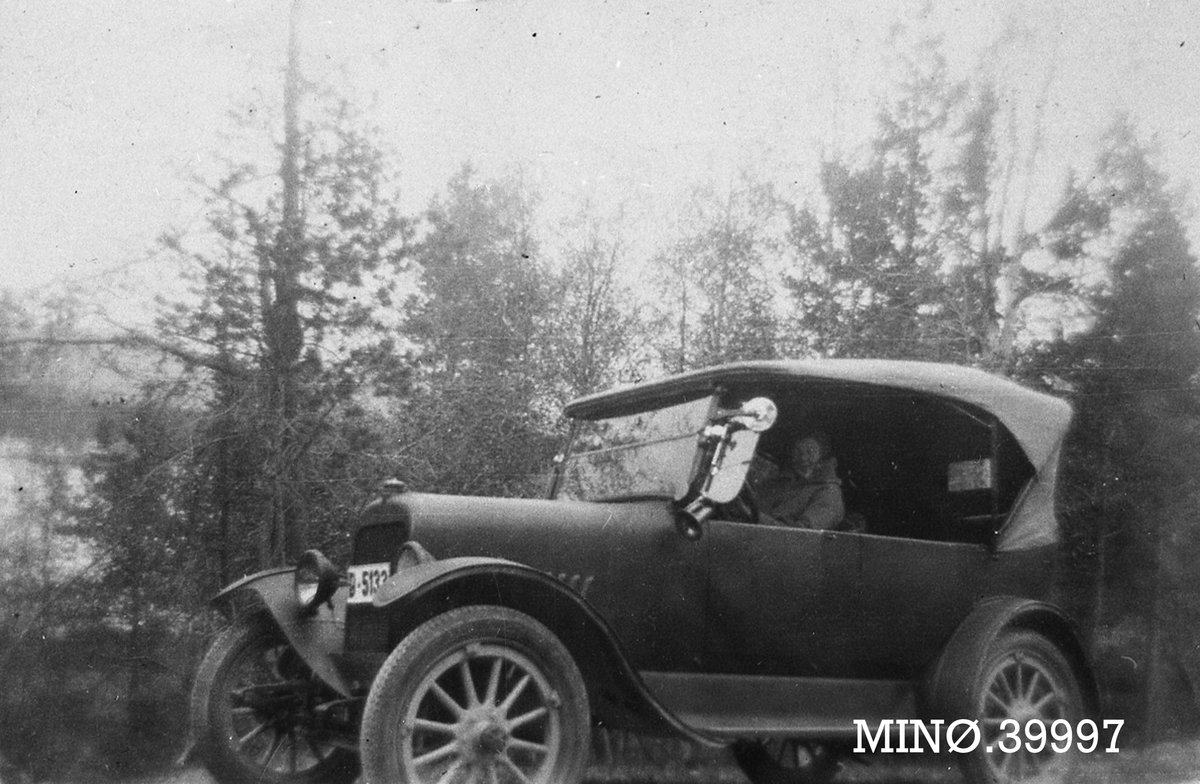 På biltur. Brisco 1919-modell.