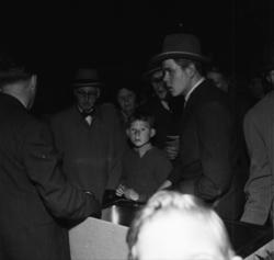 Vardens arkiv. "Handelsstevnet". 28.09.1953