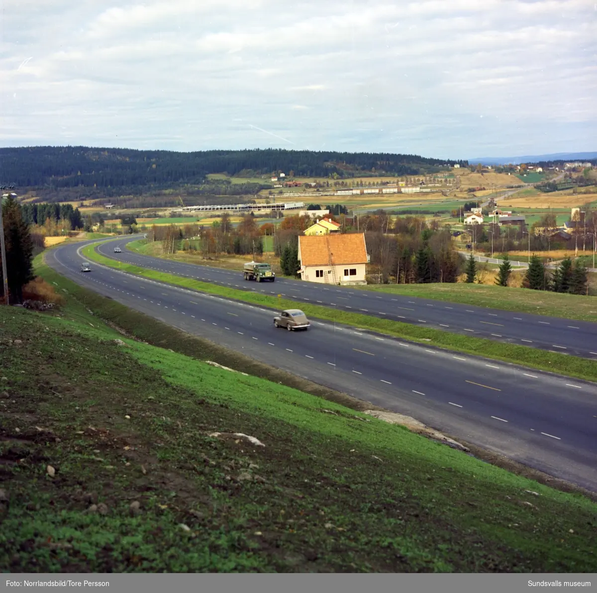 Bilder av den färdiga första delen av motorvägen mellan Bydalen och Birsta.