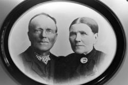 Portrettbilde, eldre mann og kvinne, ektepar?