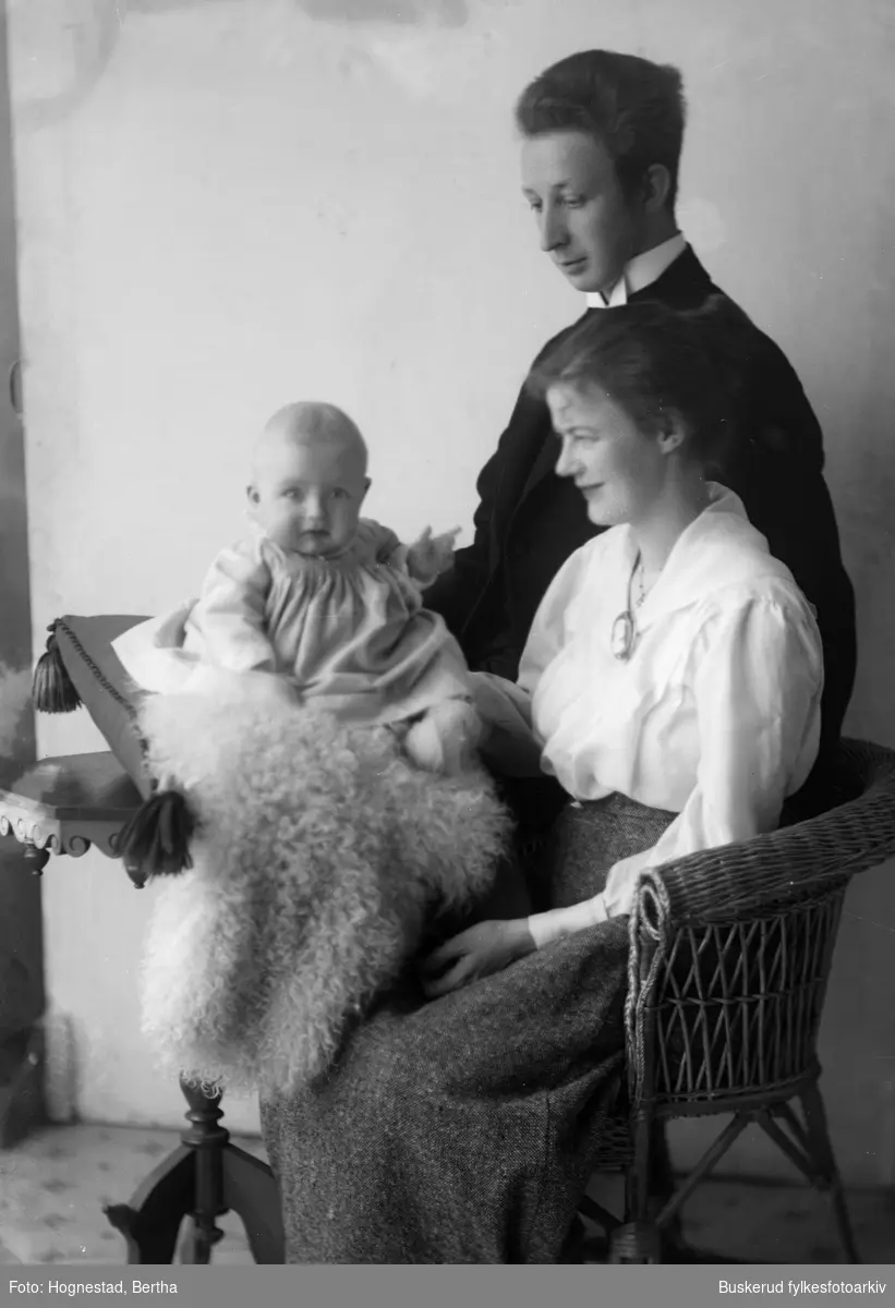 Telegrafist Lie med sin kone og lille datter