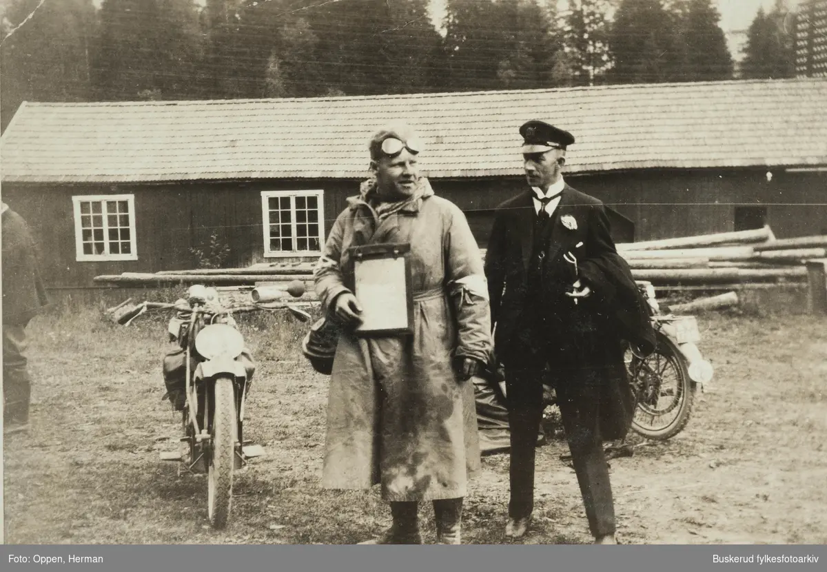 Før korketrekkeren i Six-days i 1923
Hermann Oppen sammen med S. Nærup