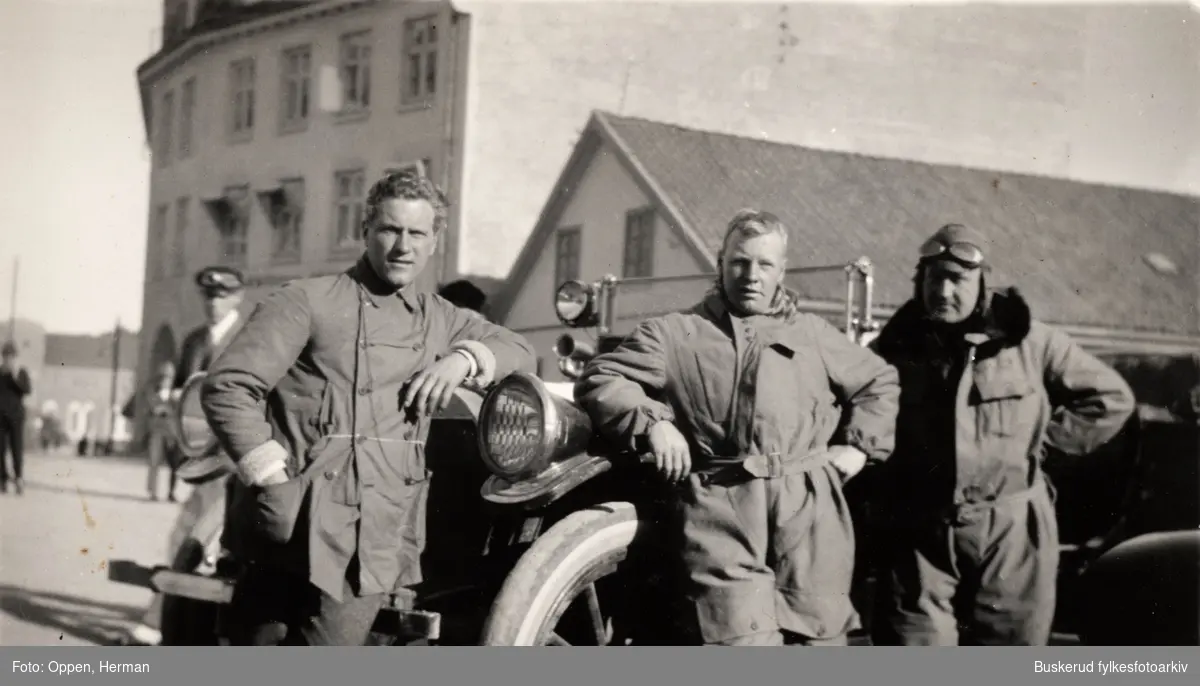KNA-løpet i 1921
Rast i Hønefoss. Nils Agerup, Herman Oppen, Halvor Lofthus