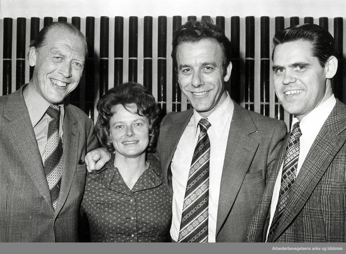 Den nyvalgte ledelsen i Arbeiderpartiet på landsmøte i 1975. Fra venstre: Statsminister Odvar Nordli, nestleder Gro Harlem Brundtland, leder Reiulf Steen og sekretær Ivar Leveraas.