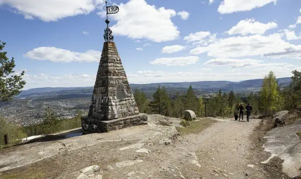 Korset, Frokoststeinen og Kongens gruve pukkverk