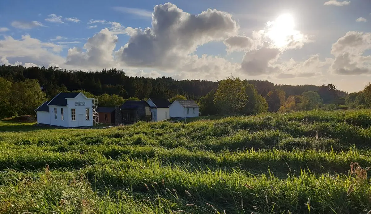 Kveldssol over prærien på seinsommeren