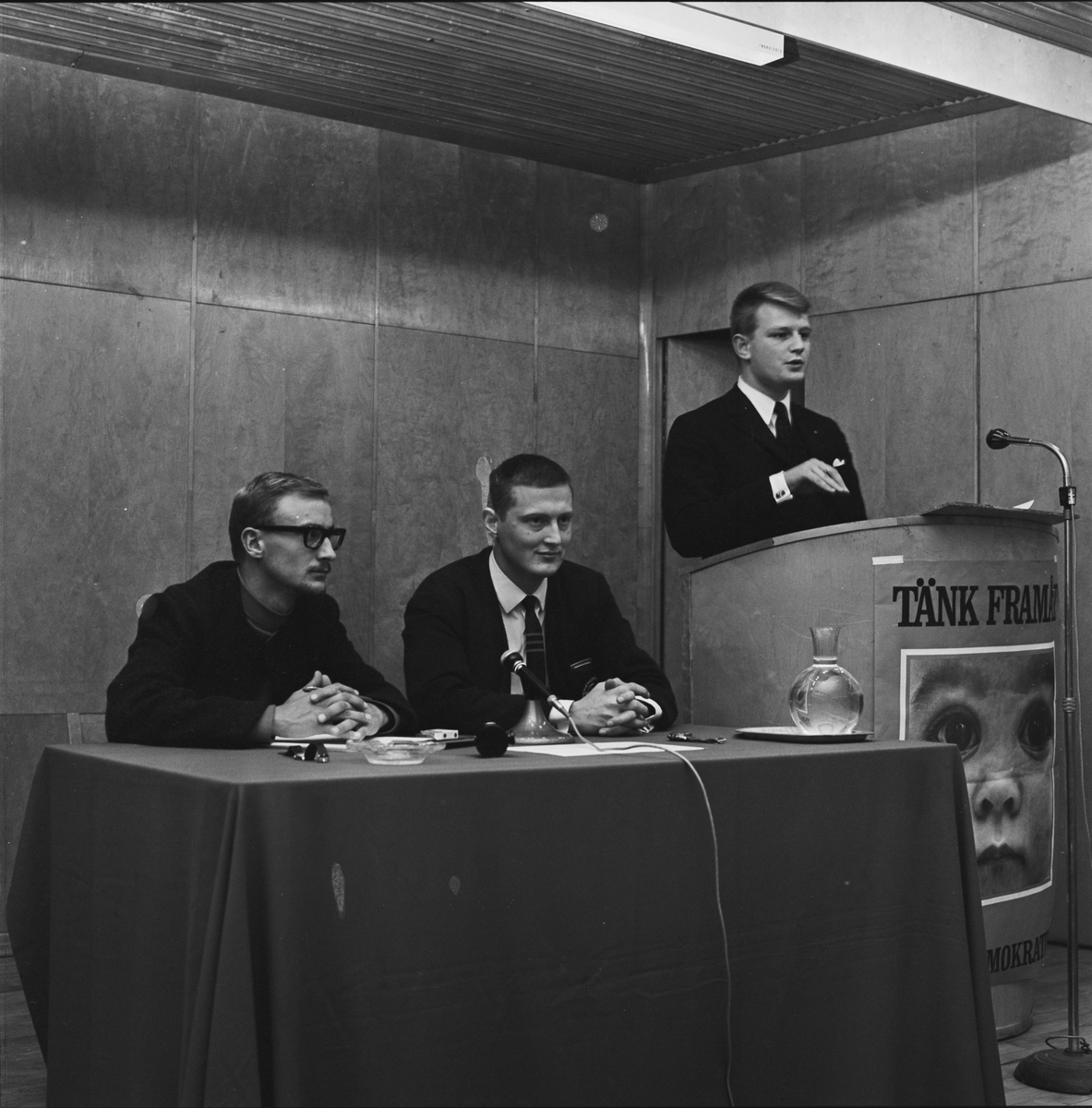 Valdebatt - Högerns ungdomsförbund, HUF, och Socialdemokratiska ungdomsförbundet, SSU, Uppsala 1966