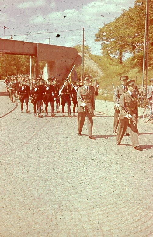Jubileum 50 års, A 6. Regementet på marsch till kasern.
