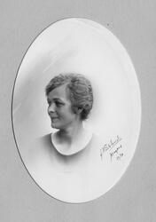 Jenny Biørn, portrett yngre kvinne. Gift med Otto Bolman Biø