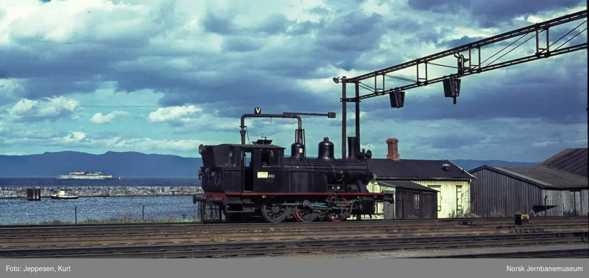Damplokomotiv type 23b nr. 442 i skiftetjeneste på Trondheim stasjon