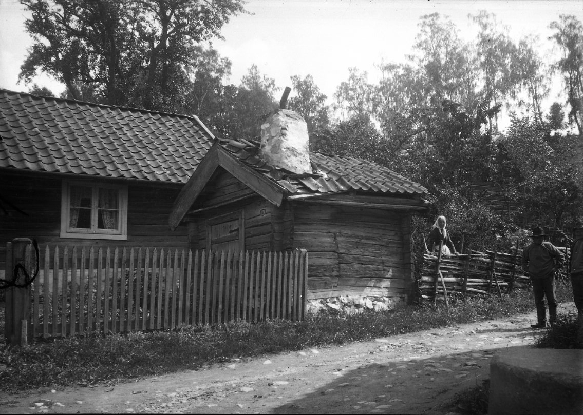 Pappersmakarbostället i Röttle by, vid infarten till Rasmus kvarn.