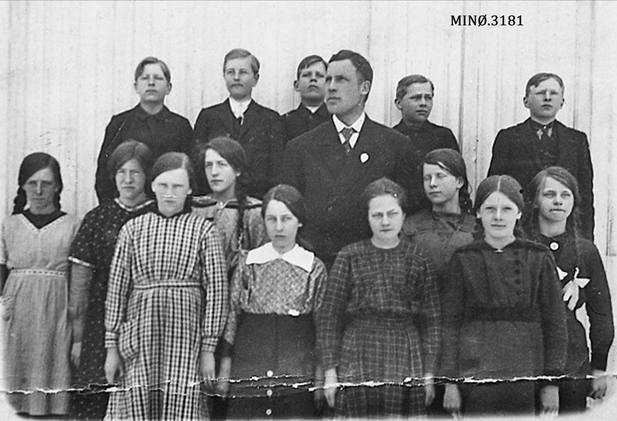 Skoleklasse, ungane født 1903,1904 og 1905.