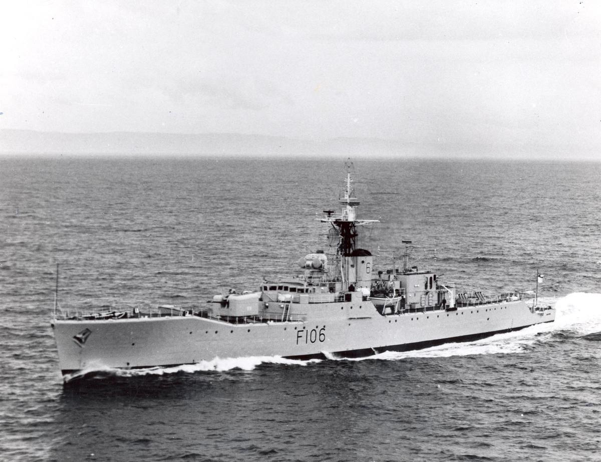 Enkeltbilde. Engelske fregatter. HMS Brighton (F-106)