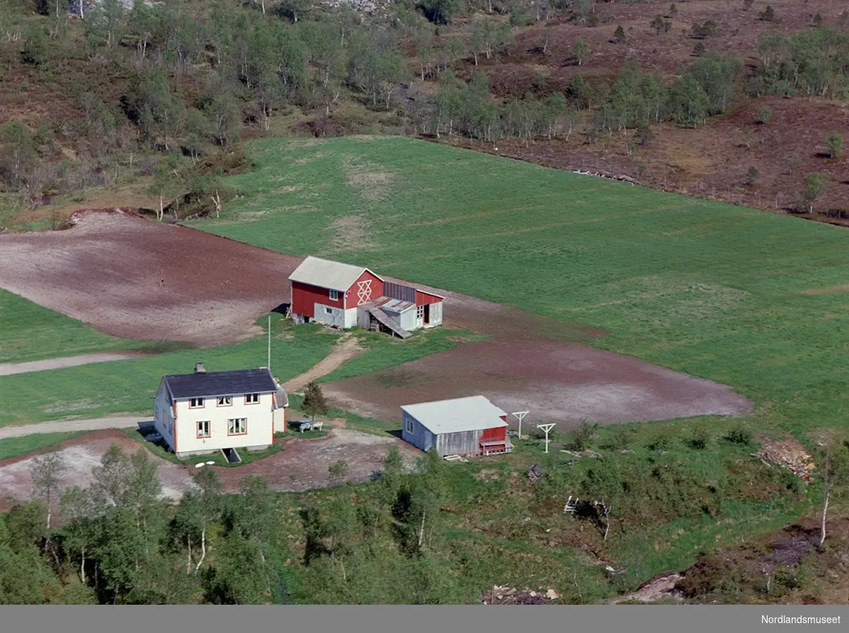 flyfoto av eiendommen Dalmo, eier: Erling Nilsen, Engavågen