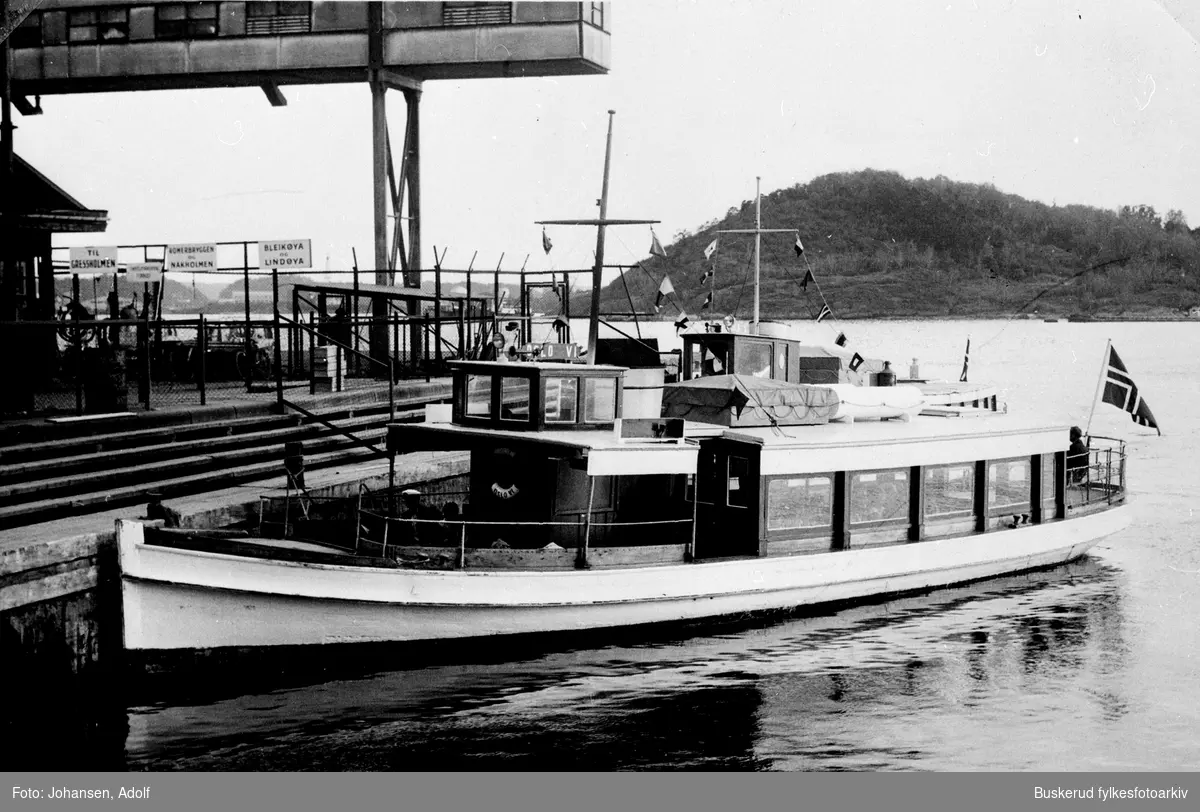 Oslofergene Oslo VI og Oslo X
Rutebåter som gikk fra Oslo og ut til øyene i Oslofjorden
Badefergene Oslo VI , bygget i 1926 og Oslo X bygget i 1927