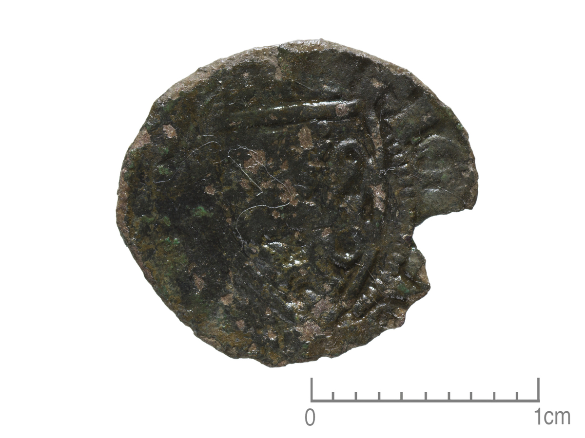 Mynt av sølv, Norge, Erik Magnusson 1/4 penning 1285-1290. NMH fig. 235. Advers: Riksvåpen, revers: stort dobbelt liljekors med lilje i korsvinkelen.