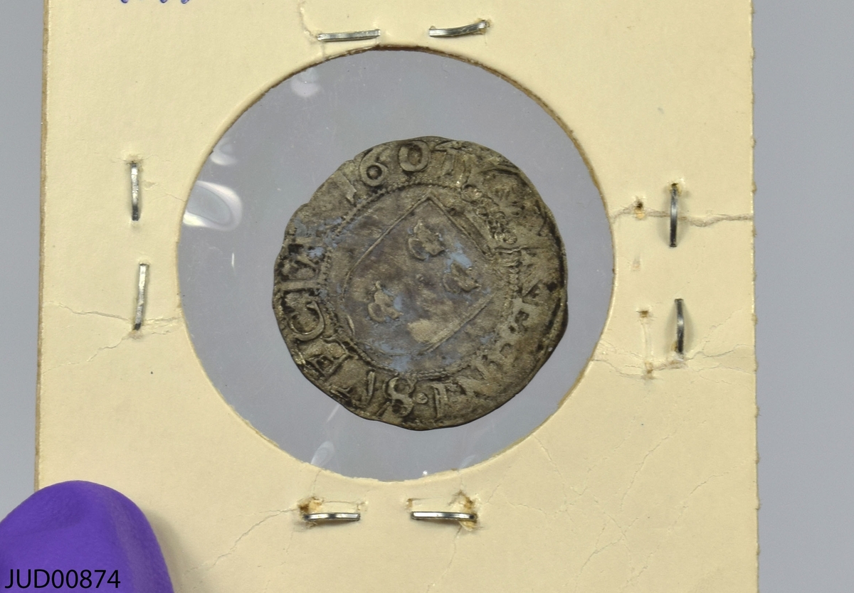 Svenskt mynt från 1601 under Karl XI:s regeringstid, präglad med guds namn på hebreiska.