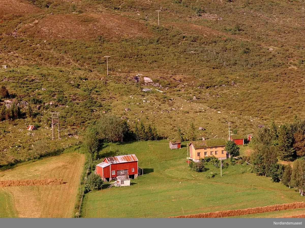flyfoto av eiendommen Fredheim i Neverdal