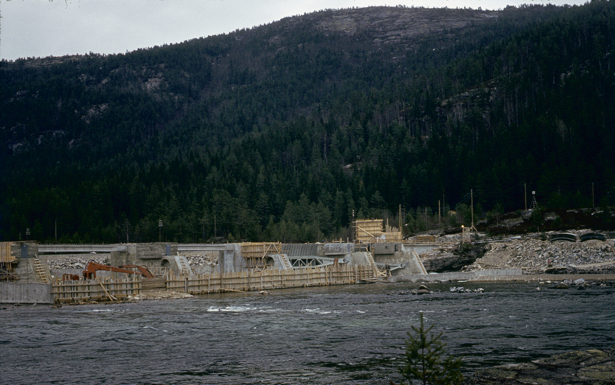 Dam Byglandsfjord. Dam under bygging.
