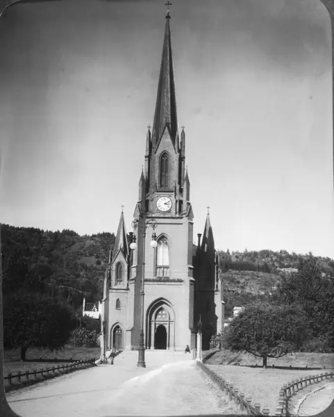 Bragernes kirke er en langkirke fra 1871 i Drammen kommune, Viken fylke. 1913